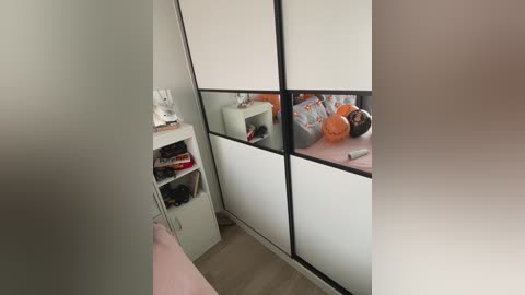 larivaisss free recording from 2026-04-17 03:15:00