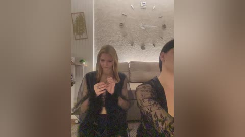 jeniffer_and_elis free recording from 2024-11-07 02:16:00