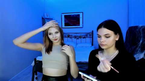 jeniffer_and_elis free recording from 2024-11-07 20:41:00