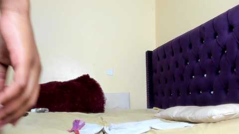 naughty_bunnies free recording from 2026-04-17 06:23:00