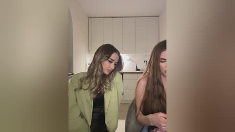 emilyandmira free recording from 2026-04-03 02:52:00