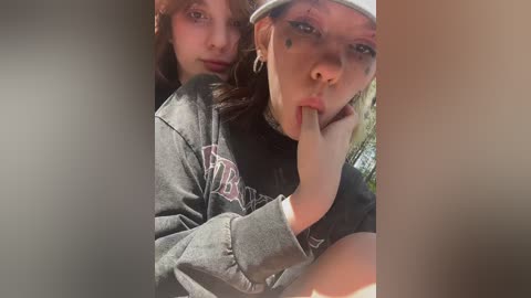 molly_and_ewa free recording from 2025-06-09 08:23:00