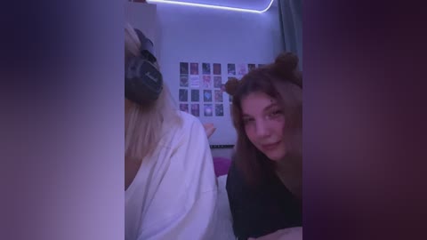 molly_and_ewa free recording from 2026-04-14 02:03:00