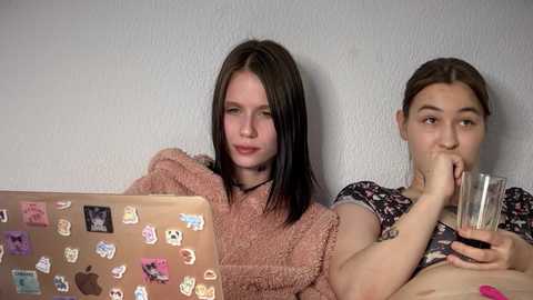 2love_love2 free recording from 2025-07-22 18:27:00