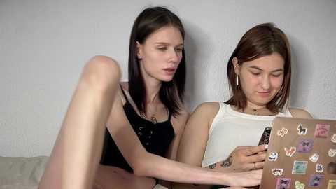 2love_love2 free recording from 2025-08-03 08:18:00