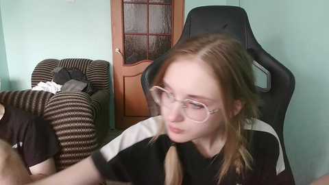 emolina free recording from 2026-04-14 02:21:00