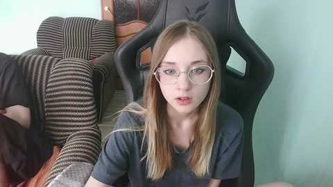 emolina free recording from 2026-04-14 02:21:00