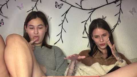 2love_love2 free recording from 2025-10-15 00:11:00