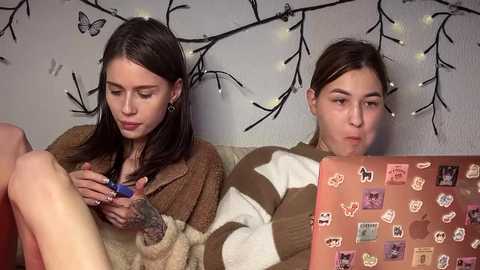 2love_love2 free recording from 2025-10-20 18:00:00