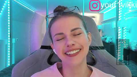 _vikkil0vescheese_ free recording from 2025-11-03 11:55:00