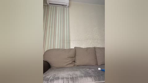 _safira_ free recording from 2025-12-07 04:08:00