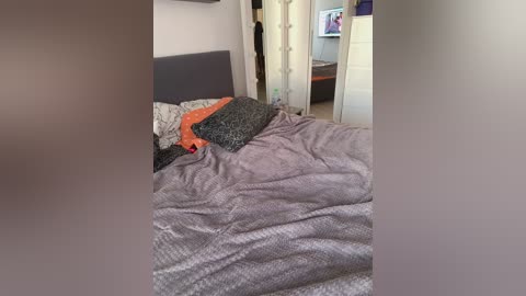 alexmir69 free recording from 2025-12-13 08:57:00