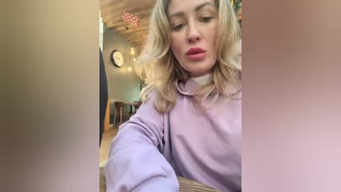 molly_7 free recording from 2026-04-22 00:02:00