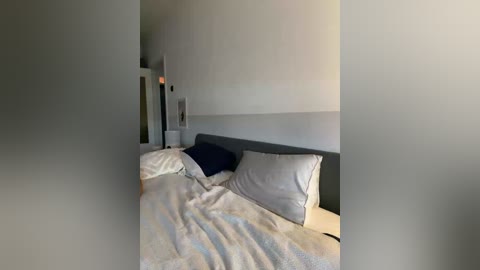 emmsee free recording from 2026-04-14 02:45:00