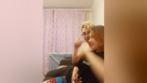 gray_couple free recording from 2026-04-14 07:06:00