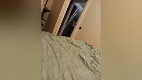 milan_031 free recording from 2026-04-07 00:38:00