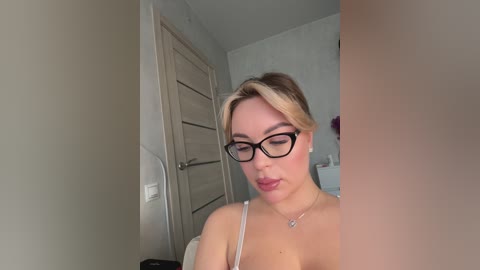 mila_m free recording from 2026-04-07 04:09:00