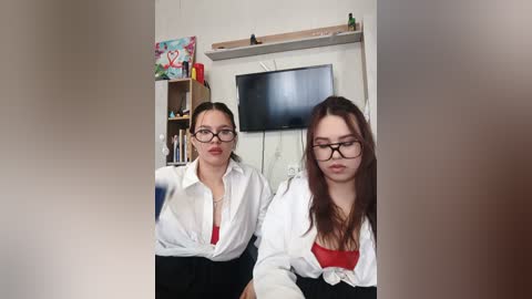 alica_and_angelina free recording from 2026-04-21 01:14:00