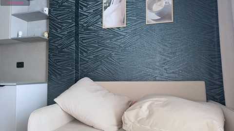 _molly_ free recording from 2026-04-22 06:29:00