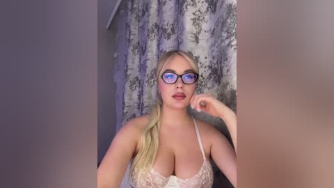 mila_m free recording from 2026-04-28 00:15:00