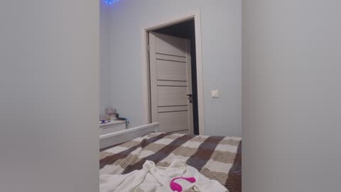 chelsi16 free recording from 2026-05-02 01:05:00